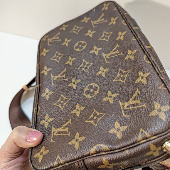 ✨Louis Vuitton✨ monogram trousse 23 clutch converted to crossbody. - Picture 8 of 17
